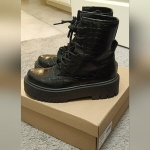 Steve Madden Black Croc-Embossed Lace-Up Boots